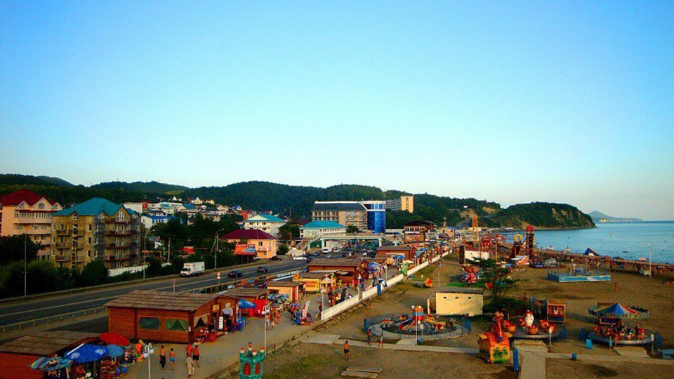 Общий вид на пляж в Лермонтово